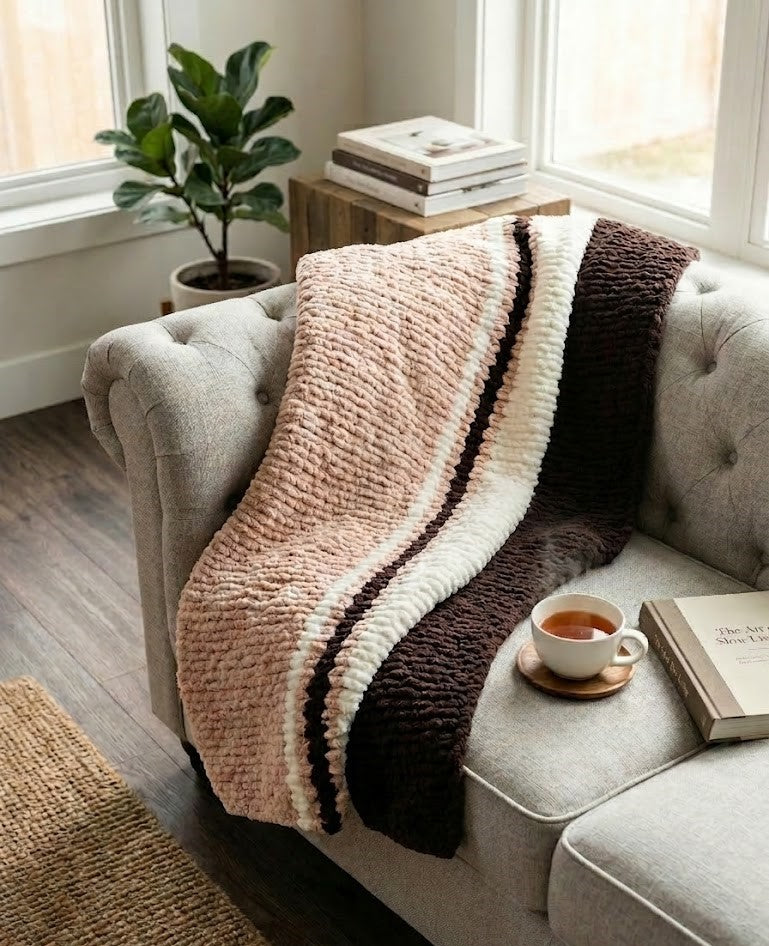 Ensemble Coordonné Couverture et Coussin en Grosse Maille - Collection Népal (Chocolat/Crème/Café))